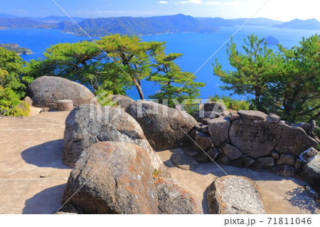 【広島県】晴天下の弥山獅子岩 【広島県】晴天下の弥山獅子岩 71811046