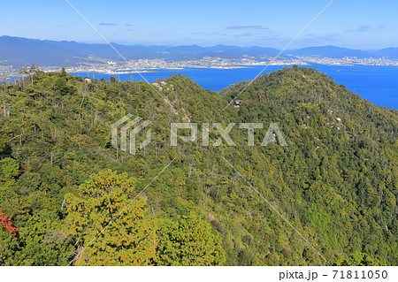 【広島県】晴天下の宮島ロープウェイ 71811050