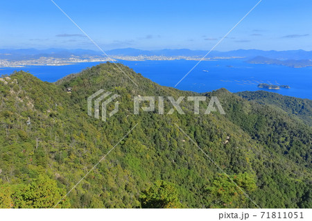 【広島県】晴天下の宮島ロープウェイ 71811051