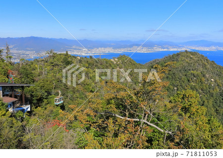 【広島県】晴天下の宮島ロープウェイ 71811053