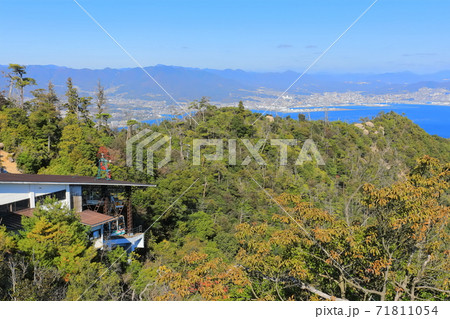 【広島県】晴天下の宮島ロープウェイ 71811054