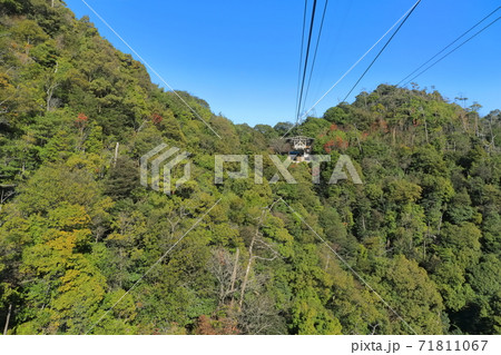 【広島県】晴天下の宮島ロープウェイ 71811067