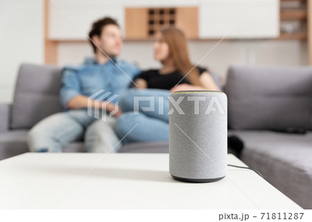 Couple talking command to smart speaker 71811287