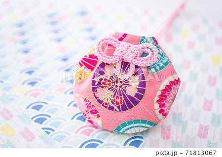 ピンクのお守り 71813067