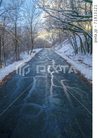 Road on snowy mountain in Salt Lake City Road on snowy mountain in Salt Lake City 71813121