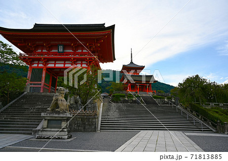 清水寺 仁王門と三重塔と西門 清水寺 仁王門と三重塔と西門 71813885