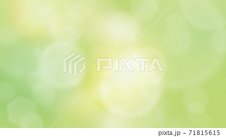 抽象的なグリーンの光 - 複数のバリエーションがあります 71815615