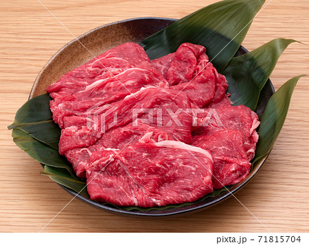 牛肉　肩ロース薄切り 71815704