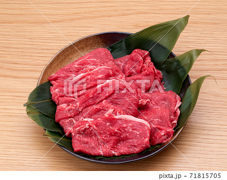 牛肉　肩ロース薄切り 71815705
