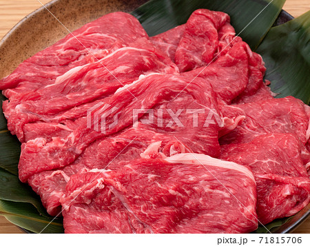 牛肉　肩ロース薄切り 71815706