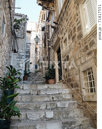 ドゥブロヴニク旧市街の路地 ドゥブロヴニク旧市街の路地 71817551