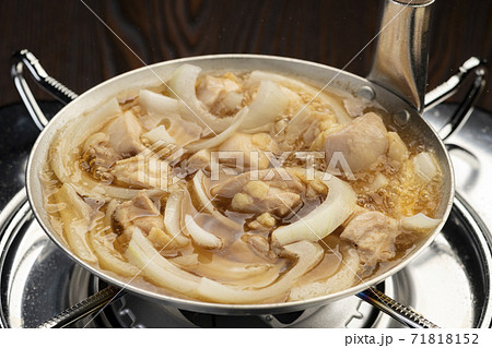 親子丼を調理する 親子鍋 親子丼を調理する 親子鍋 71818152