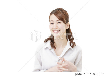 笑顔の女性 笑顔の女性 71818697