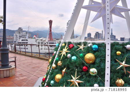 モザイク、クルーズ船のクリスマス装飾の風景 モザイク、クルーズ船のクリスマス装飾の風景 71818993