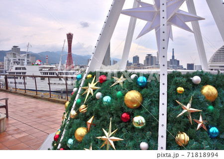 モザイク、クルーズ船のクリスマス装飾の風景 モザイク、クルーズ船のクリスマス装飾の風景 71818994
