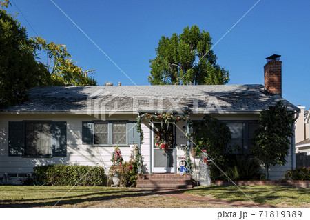 Beautiful christmas decoration of a house 71819389