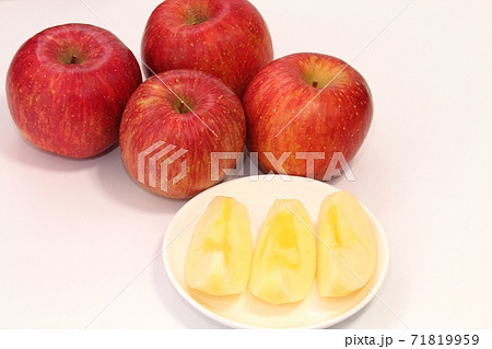 リンゴ（サンふじ） 71819959