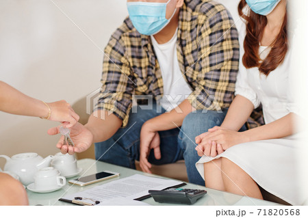 Renting apartment during pandemic Renting apartment during pandemic 71820568