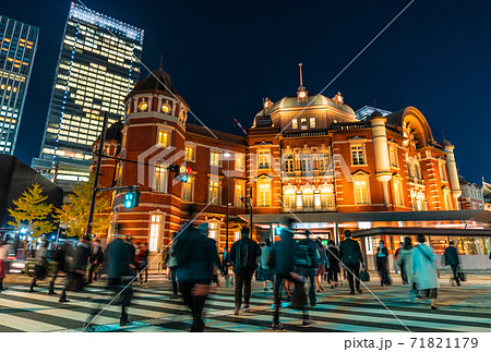 日本の東京都市景観 東京駅丸の内北口や赤レンガ駅舎などを望む(コロナ青信号?赤信号?)=11月19日 日本の東京都市景観 東京駅丸の内北口や赤レンガ駅舎などを望む(コロナ青信号?赤信号?)=11月19日 71821179