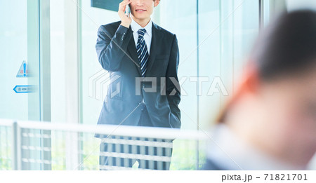 若い ビジネスマン 71821701