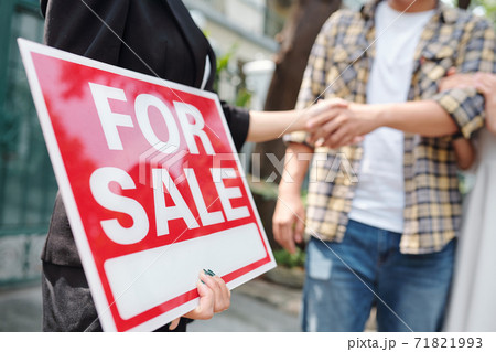 Estate agent greeting customer 71821993