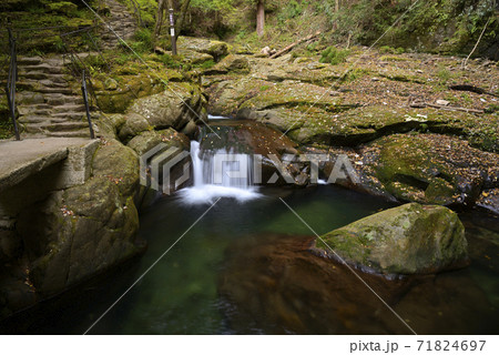 赤目四十八滝 陰陽滝(三重県名張市赤目町) 赤目四十八滝 陰陽滝(三重県名張市赤目町) 71824697