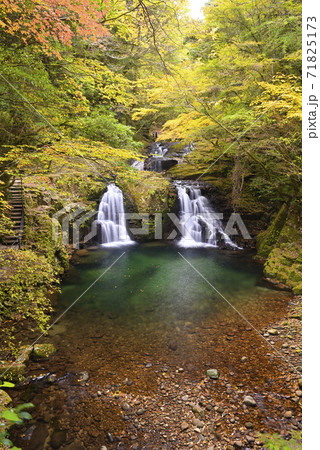 赤目四十八滝　荷担滝（三重県名張市赤目町） 71825173