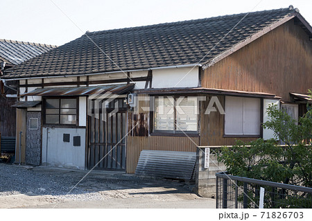老朽化した住宅 空家 平屋 老朽化した住宅 空家 平屋 71826703