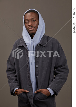 African man posing at camera 71829268