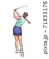 ゴルフを楽しむ女性 71833176