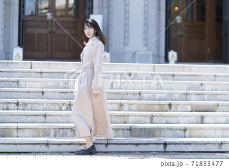 ロングワンピース　女性 71833477