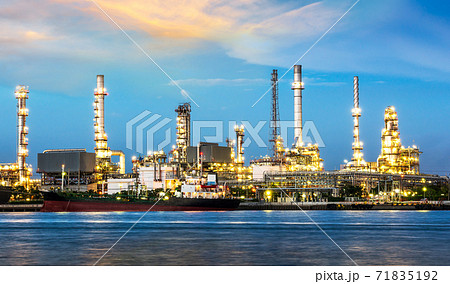 Oil Refinery Oil Refinery 71835192