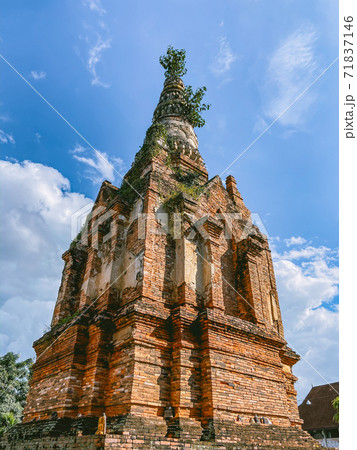 Wat Phrathat Haripunchai Woramahawihan during Loy Khratong lantern festival in Lamphun, Chiang Mai 71837146