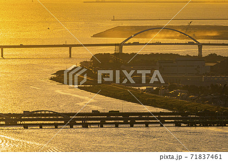 大阪　夕暮れの梅田  都市景観　 71837461