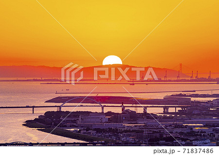 大阪 夕暮れの梅田 都市景観 大阪 夕暮れの梅田 都市景観 71837486