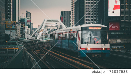Chong Nonsi skywalk arch bridge at sky train station BTS in Sathorn business district in Bangkok 71837688