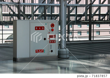 大阪駅構内の橋上駅にある「時空（とき）の広場」に設置された屋上消火栓 71837857