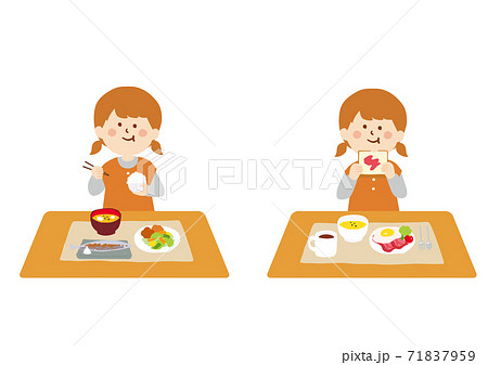 食事をする女の子 食事をする女の子 71837959