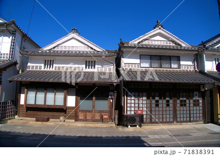 【重要伝統的建造物群保存地区】矢掛宿 旧山陽道沿いの町家と青空 岡山県小田郡矢掛町 【重要伝統的建造物群保存地区】矢掛宿 旧山陽道沿いの町家と青空 岡山県小田郡矢掛町 71838391