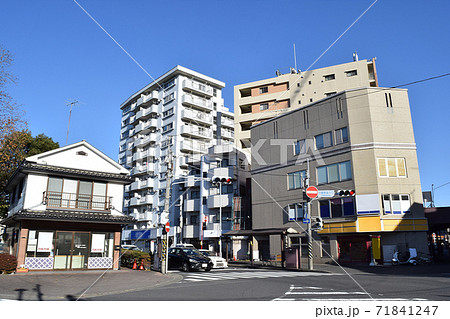 川崎大師駅前の街並み 71841247