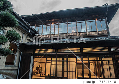 レトロでモダン 71841418