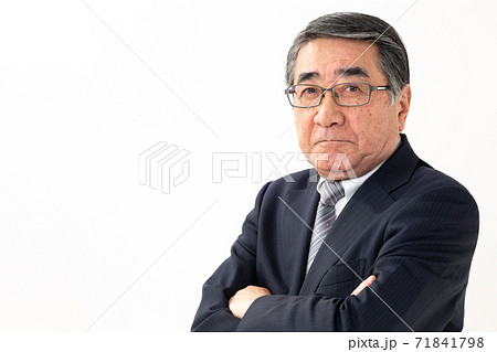 シニア男性 ポートレート 腕組み シニア男性 ポートレート 腕組み 71841798