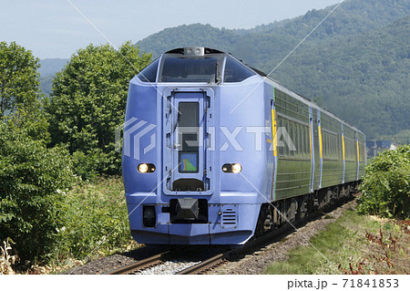 緑の中を駆ける特急サロベツ 特急サロベツ 宗谷本線 緑の中を駆ける特急サロベツ 特急サロベツ 宗谷本線 71841853