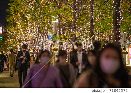 日本の東京都市景観　東京駅周辺・丸の内エリアの冬の風物詩「丸の内イルミネーション2020」が開催中 71842572