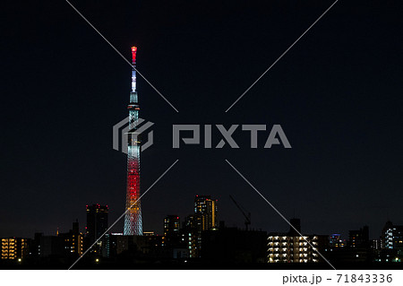 ライトアップした東京スカイツリー 71843336