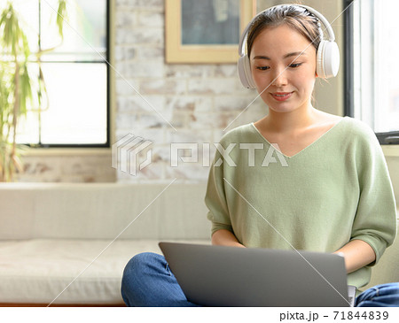 女性のポートレート 71844839