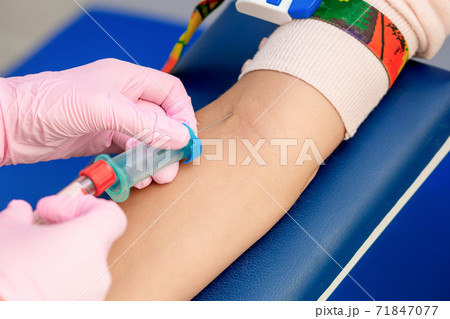 Nurse giving coronavirus vaccine. Nurse giving coronavirus vaccine. 71847077