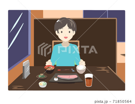 外食する男性　夜(線無し) 71850564