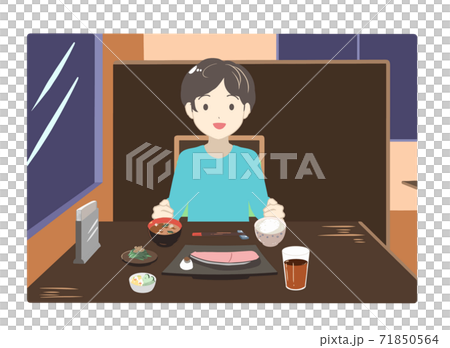 外食する男性　夜(線無し) 71850564