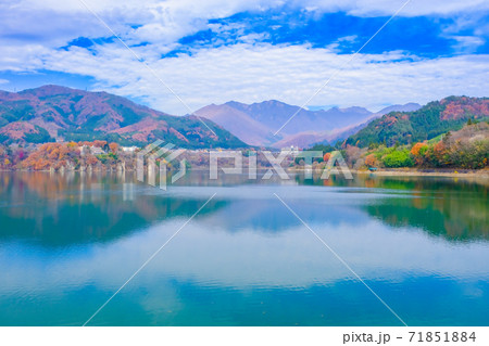 秋の赤谷湖 71851884